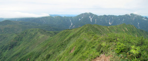荒沢岳山頂より