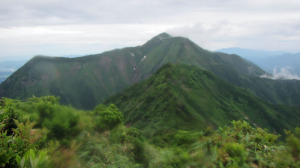 檜廊下手前より荒沢岳