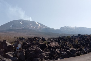 鬼押出し園から浅間山を眺める