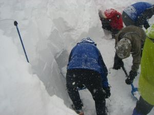 雪洞掘り 雪洞掘り